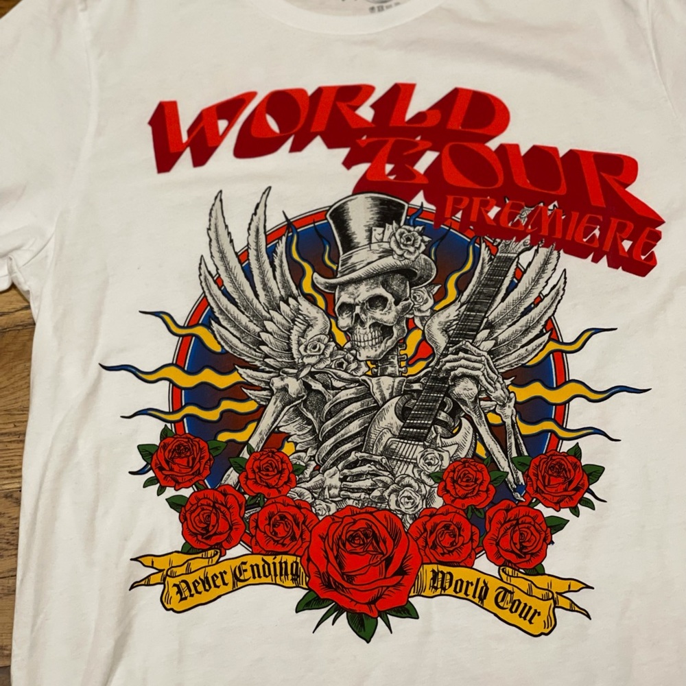 World tour t shirt lg men’s